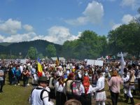 Zeci de mii de participanţi la Hora Bucovinei de la Bucşoaia