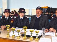 Zeci de elevi s-au luptat pentru trofeul „Prietenii Pompierilor”
