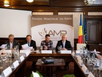 Asociaţia Municipiilor din România, întrunită la Suceava, a decis să ceară Guvernului banii „furaţi“ în primele trei luni ale anului
