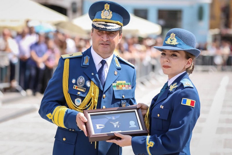Absolvenţi cu care ne mândrim