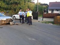 Accident cu doi răniţi după ce o motocicletă s-a izbit de un autoturism
