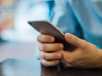 Un candidat a fost eliminat din cauză că i-a sunat telefonul mobil