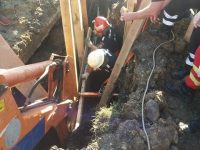 Un bărbat surprins sub un mal de pământ la Calafindeşti a murit