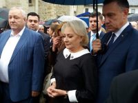 Premierul Viorica Dăncilă s-a închinat la mormântul lui Ştefan cel Mare de la Putna