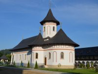 O tânără de 23 de ani, dată dispărută de mamă, s-a dus la mănăstire
