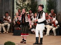 Caravana folclorului reuneşte 100 de artişti din nouă zone folclorice ale ţării