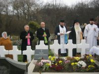 Nu-i uită maica Românie, le împletesc cununi cereşti urmaşii de la Horecea-Mănăstire