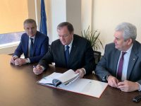 Gheorghe Flutur a semnat contractul pentru modernizarea sistemelor de apă din judeţul Suceava