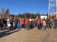Câteva zeci de persoane au protestat ieri în Pasul Mestecăniş