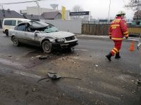 Accident rutier între un autoturism şi o autoutilitară