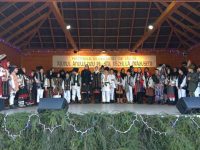 Numeroşi suceveni, dar şi turişti din Vrancea, Argeş şi Bucureşti au asistat la Festivalul obiceiurilor de iarnă pe stil vechi de la Drăguşeni