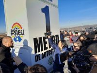 Ştefan Mandachi a inaugurat cea mai mare bornă kilometrică a celei mai mici „autostrăzi” din lume