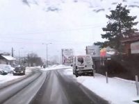 Traficul rutier în judeţul Suceava s-a desfăşurat normal, pe un carosabil umed