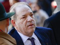 Harvey Weinstein a fost transferat la Los Angeles, unde va fi judecat într-un nou proces