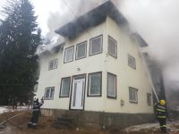 Casă distrusă de un incendiu izbucnit sâmbătă după-amiază