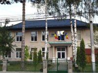 Grup de profesori agresat în curtea Liceului Tehnologic „Vasile Cocea” din Moldoviţa