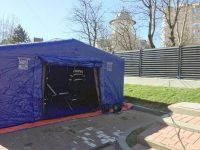 Trierea urgenţelor la SJU Suceava se realizează într-un cort, instalat în parcarea UPU