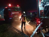 Un puternic incendiu a cuprins o gospodărie din Vama