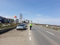 Hănţeşti: tânăr rănit după ce a intrat cu mopedul într-o maşină