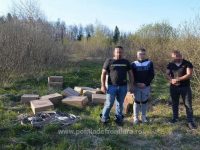 Trei suceveni au fost prinşi transportând peste 10.000 de pachete cu ţigări de contrabandă în apropierea frontierei cu Ucraina