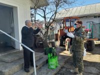 Doi veterani de război din Bosanci, sprijiniţi cu ajutoare de militari ai Forţelor Terestre