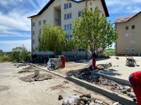Se lucrează la sistematizarea rutieră şi amenajarea locurilor de parcare din zona Metro