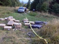 Poliţiştii de frontieră au tras focuri de armă încercând să reţină mai mulţi contrabandişti