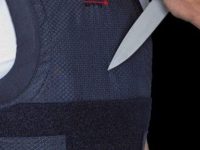 Un poliţist din Gura Humorului, salvat de vesta antiînjunghiere
