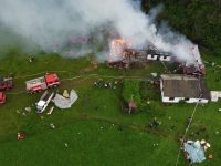 Curţi inundate şi incendiu provocat de trăsnet