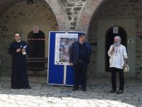 În Paraclisul Cetăţii de Scaun, cartea Evului Mediu moldav ilustrată de Mihail Gavril