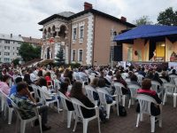 „Un loc dăruit de Dumnezeu cu dragostea faţă de poezie, de muzică, cu dragostea faţă de artă, faţă de teatru”