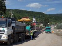 Se lucrează la modernizarea drumurilor judeţene din zona Mălini – Slatina
