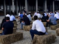 Ministrul Agriculturii, Adrian Oros, a purtat discuţii cu fermieri din judeţul Suceava