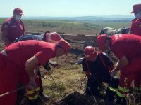 Un bărbat a căzut 12 metri într-o fântână secată