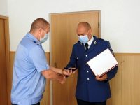 Doi jandarmi suceveni au primit emblema de onoare a MAI cu însemn de război