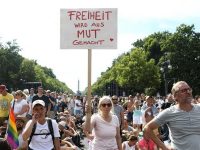 Guvernul Germaniei critică protestele anticoronavirus, soldate cu rănirea a zeci de poliţişti