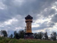 Un turn panoramic a fost construit în partea superioară a pârtiei Şoimul