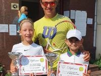 Antrenorul Lechner cu David Arcip si Rebeka Mirica
