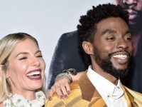 Sienna Miller spune că Chadwich Boseman i-a cedat o parte din salariu