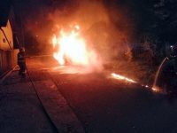 Un autoturism a fost incendiat intenţionat