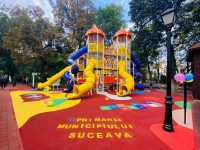 Interdicţia folosirii locurilor de joacă pentru copii, ridicată în mod oficial