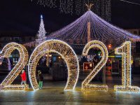 Iluminatul ornamental va funcţiona până după încheierea sărbătorilor de iarnă pe stil vechi