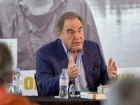 Oliver Stone a anunţat că a fost inoculat cu un vaccin rusesc