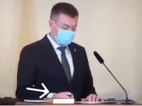 Ministrul Culturii, Bogdan Gheorghiu, a depus jurământul de învestitură cu mâna pe pix, nu pe Biblie