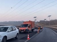 Au început lucrările de refacere a asfaltului şoselei de centură a Sucevei