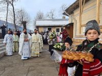 Sf. Liturghie arhierească la biserica din Basarabi
