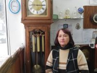 "Cu lupa la ochi şi cu penseta în mână”