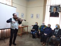 Cu îngerul iubirii printre noi. Despre Eminescu, în limba ucraineană