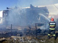 22 de incendii şi mai multe case mistuite de flăcări