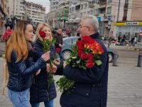 Ion Lungu nu va mai ieşi la împărţit flori de 8 Martie